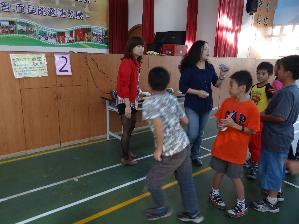 101學年度中年級營養教育闖關活動   101.10.3，開新視窗